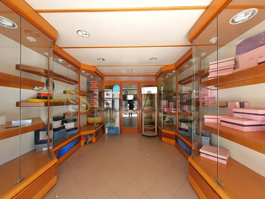 Immagine 2 di Locale commerciale in affitto  in Corso Giuseppe Mazzini 8 a Catanzaro