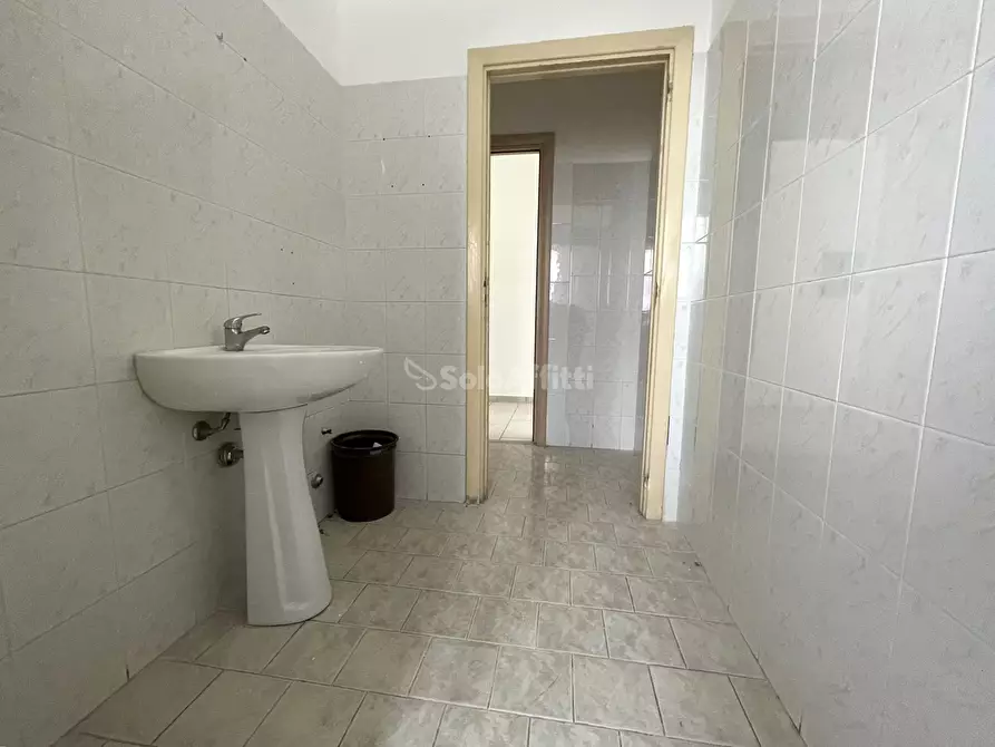 Immagine 15 di Ufficio in affitto  a Catanzaro