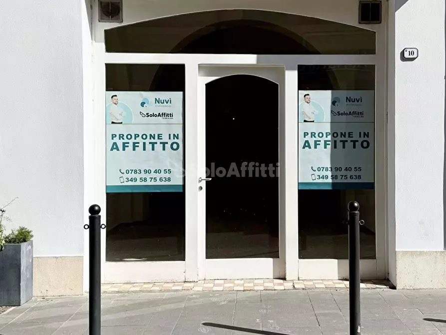 Immagine 4 di Attività commerciale in affitto  a Oristano