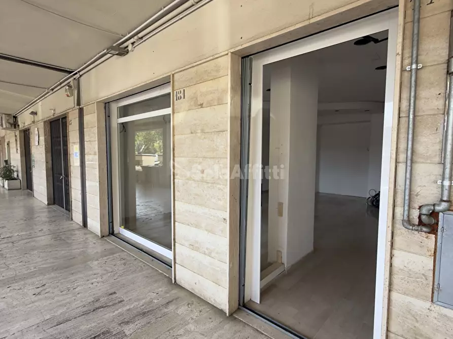 Immagine 1 di Locale commerciale in affitto  in Via Domenico di Giura 179 a Potenza