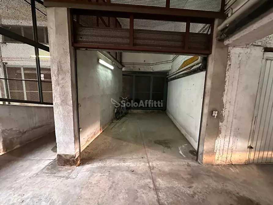 Immagine 1 di Garage in affitto  in Via Ferrarecce 179179 a Caserta