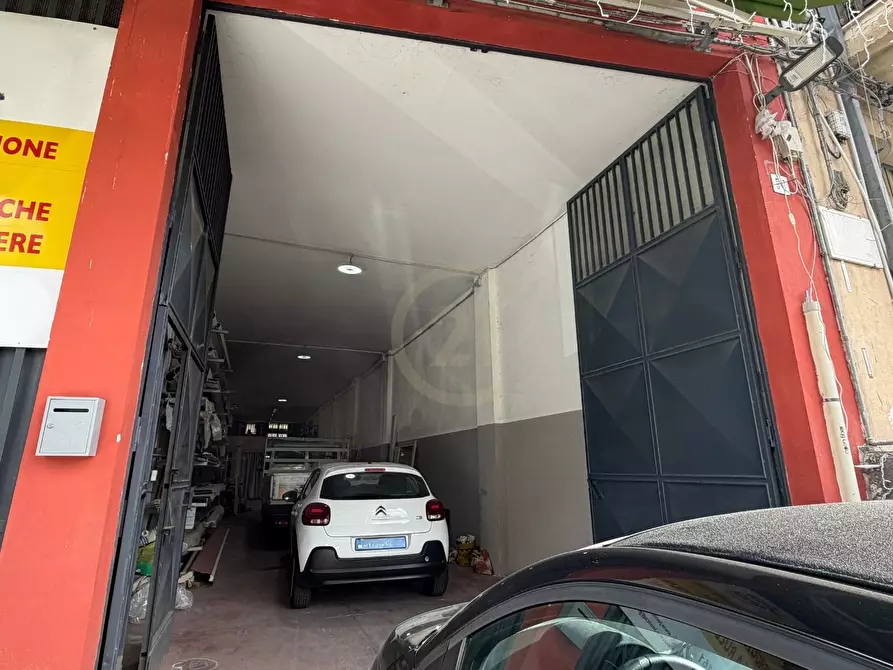 Immagine 3 di Magazzino in vendita  a Catania
