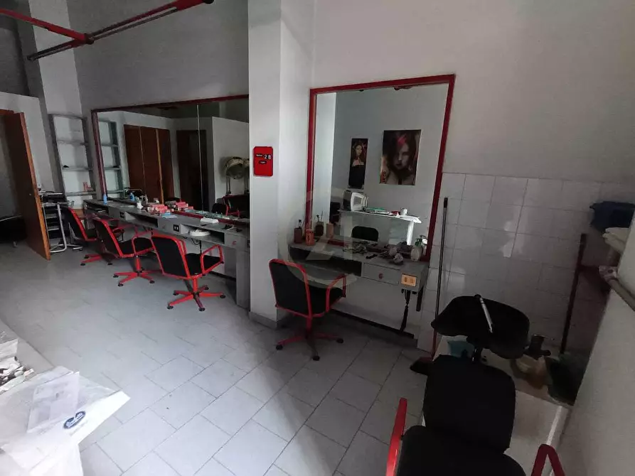 Immagine 7 di Attività commerciale in vendita  in Via Circumvallaz 250 a Paterno'