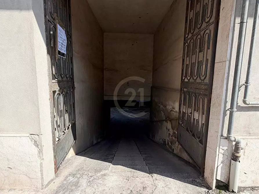 Immagine 2 di Garage in vendita  a Mascalucia