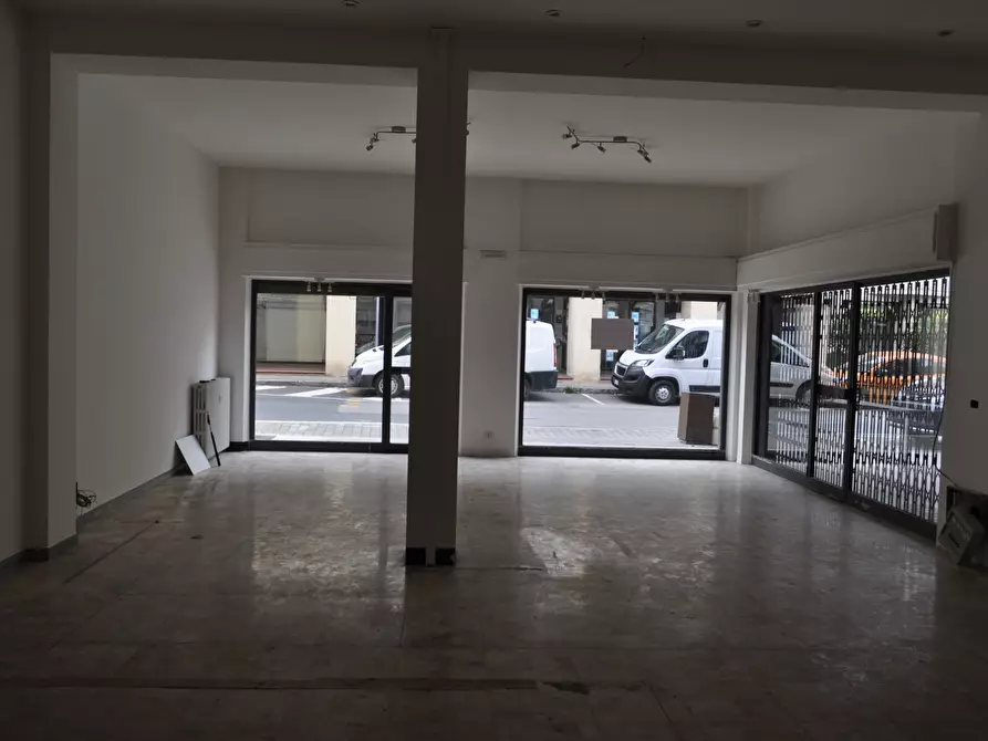Immagine 12 di Locale commerciale in vendita  in via spezia 49 a Collecchio