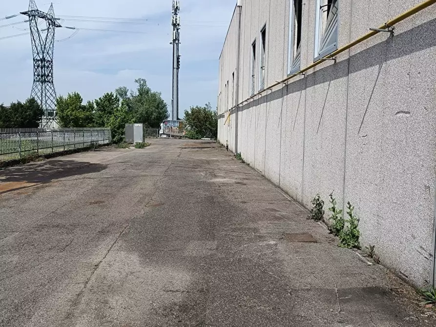 Immagine 3 di Attività artigianale in vendita  a Parma