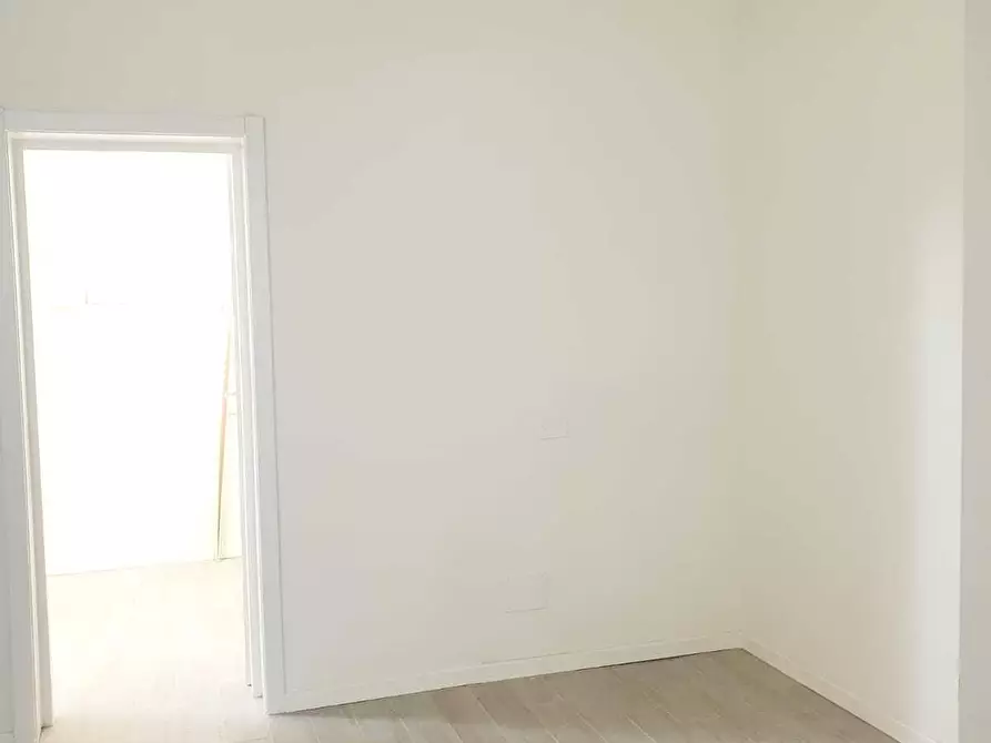 Immagine 11 di Bilocale in vendita  in via solari 29 a Parma