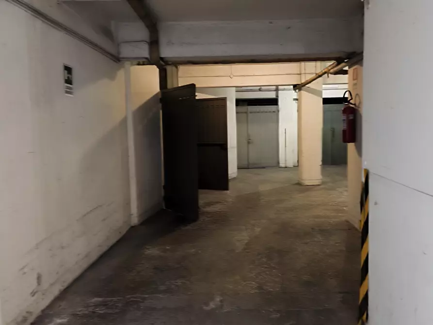 Immagine 9 di Garage in vendita  in Borgo Sorgo 12 a Parma