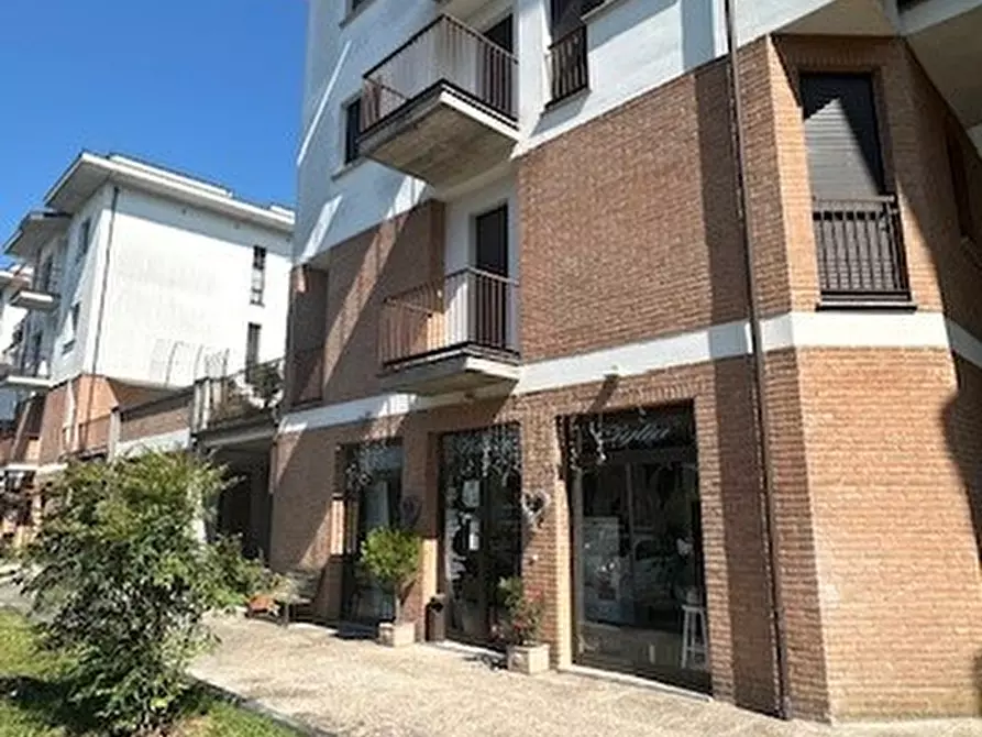 Immagine 2 di Locale commerciale in vendita  in Piazza Borsellino e Falcone 4 a Salsomaggiore Terme