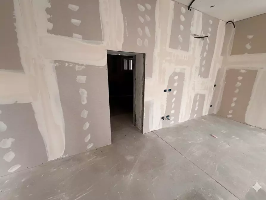 Immagine 15 di Locale commerciale in vendita  in Via XXIV Maggio 25 a Fornovo Di Taro