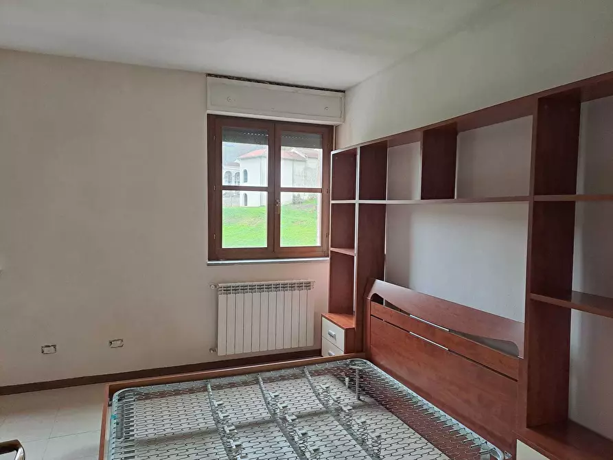 Immagine 10 di Bilocale in vendita  in Strada Valle 82 a Medesano