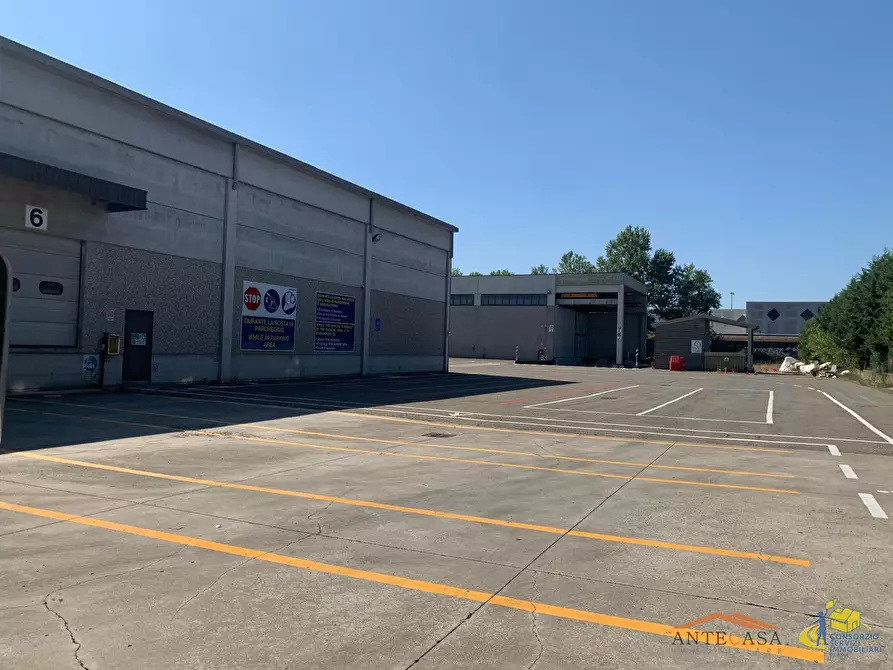 Immagine 10 di Attività artigianale in vendita  in Via londra a Parma