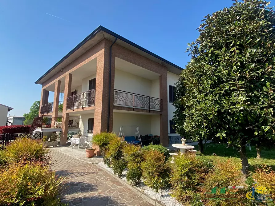 Immagine 1 di Villa in vendita  in Via Ottavio Ricci 20 a Fontanellato