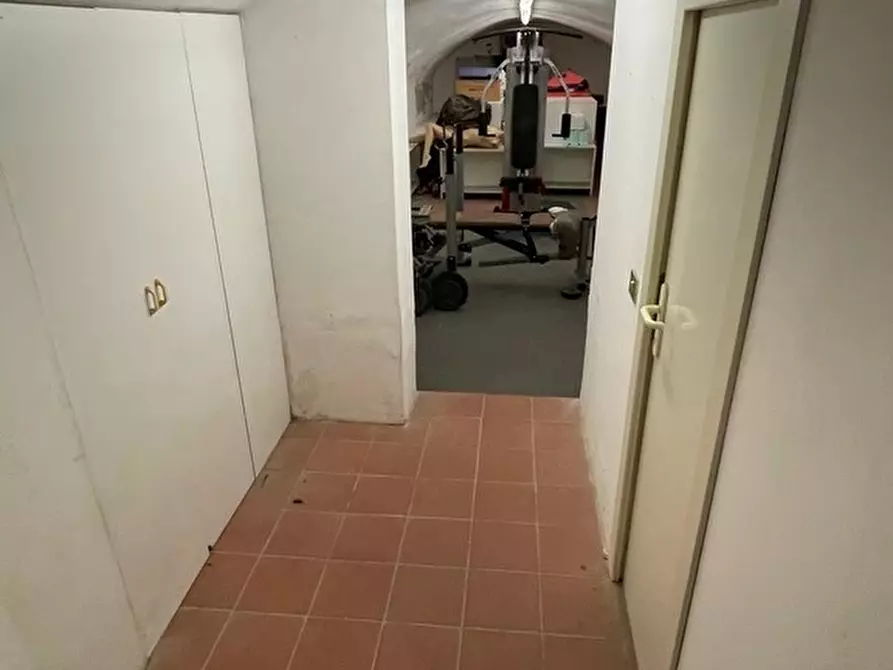 Immagine 9 di Locale commerciale in vendita  in Strada Garibaldi a Parma