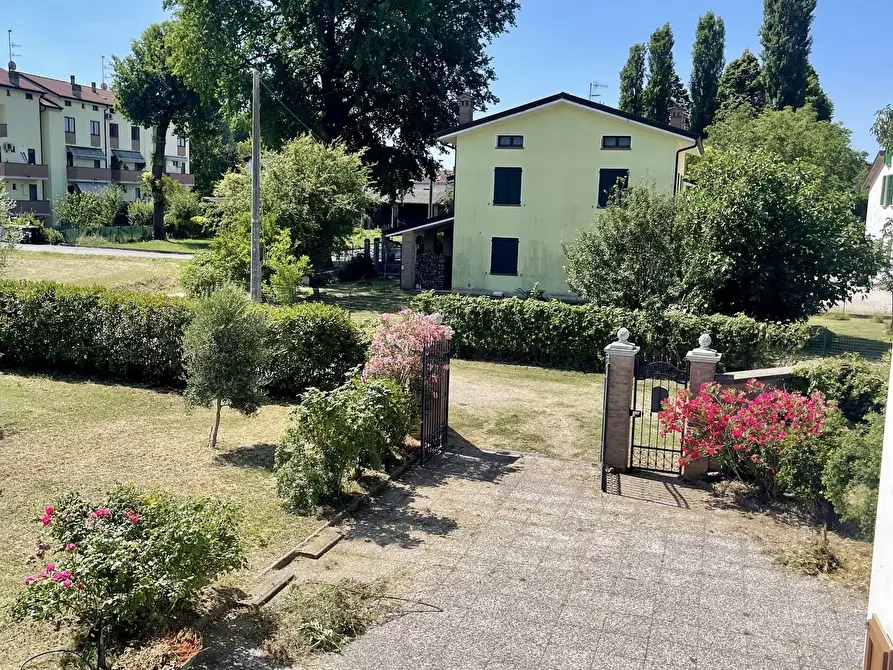 Immagine 6 di Villa in vendita  in Strada Dani Maestà a Parma