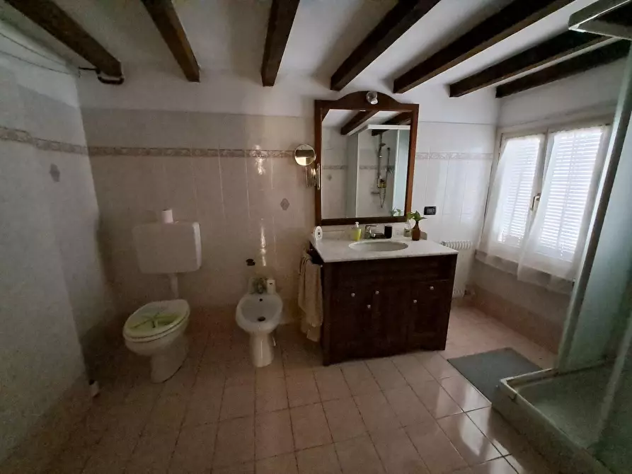 Immagine 21 di Bilocale in vendita  in Borgo Guazzo a Parma