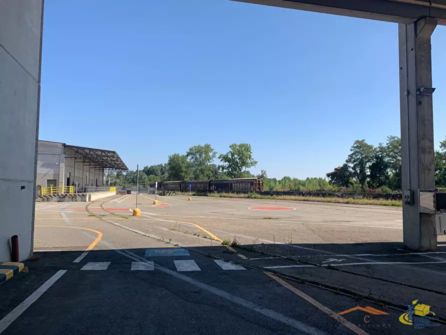 Immagine 7 di Attività artigianale in vendita  in Via londra a Parma