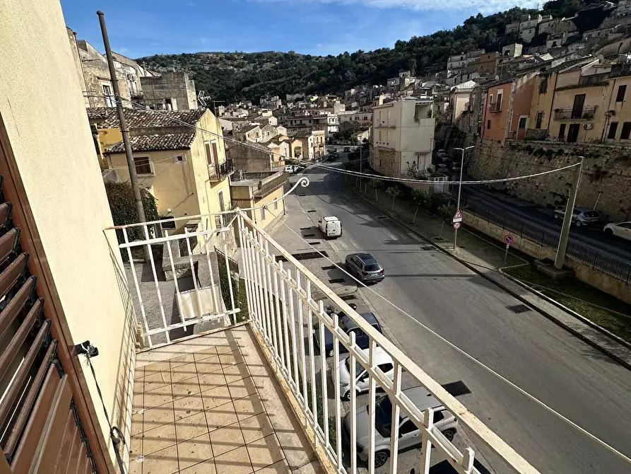 Immagine 2 di Porzione di casa in vendita  in VIA SBALZO a Modica