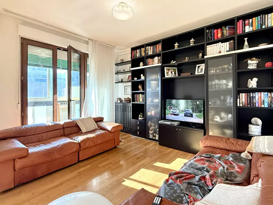 Immagine 12 di Pentalocale in vendita  in Via Allende 23 a Bologna