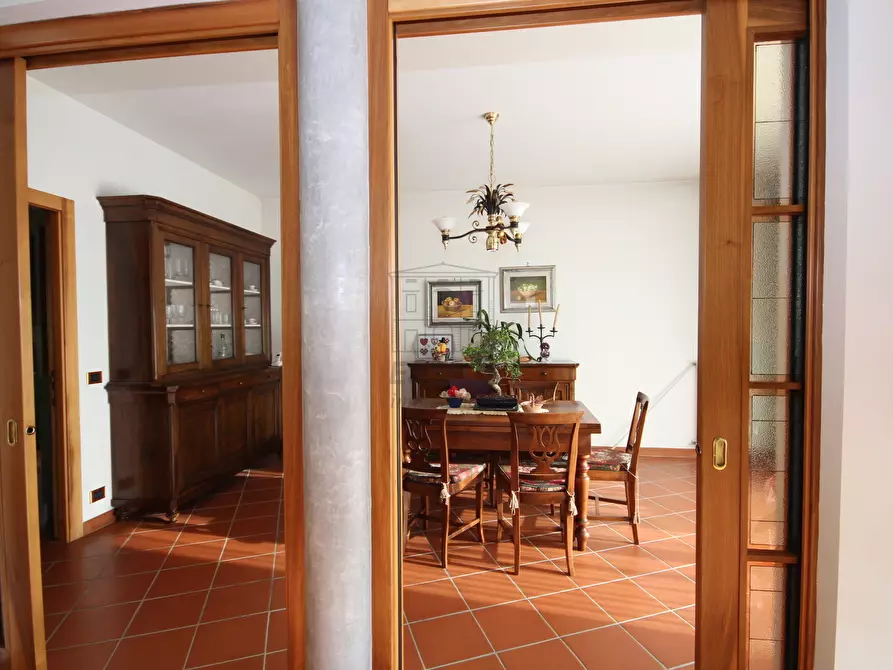 Immagine 17 di Villa in vendita  in via delle foreste a Lucca