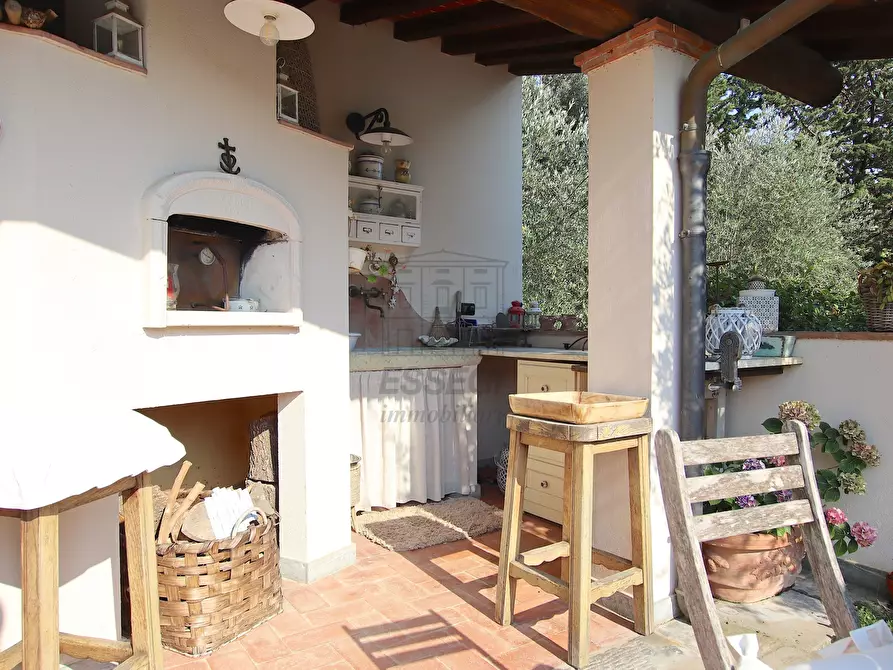 Immagine 6 di Rustico / casale in vendita  a Lucca