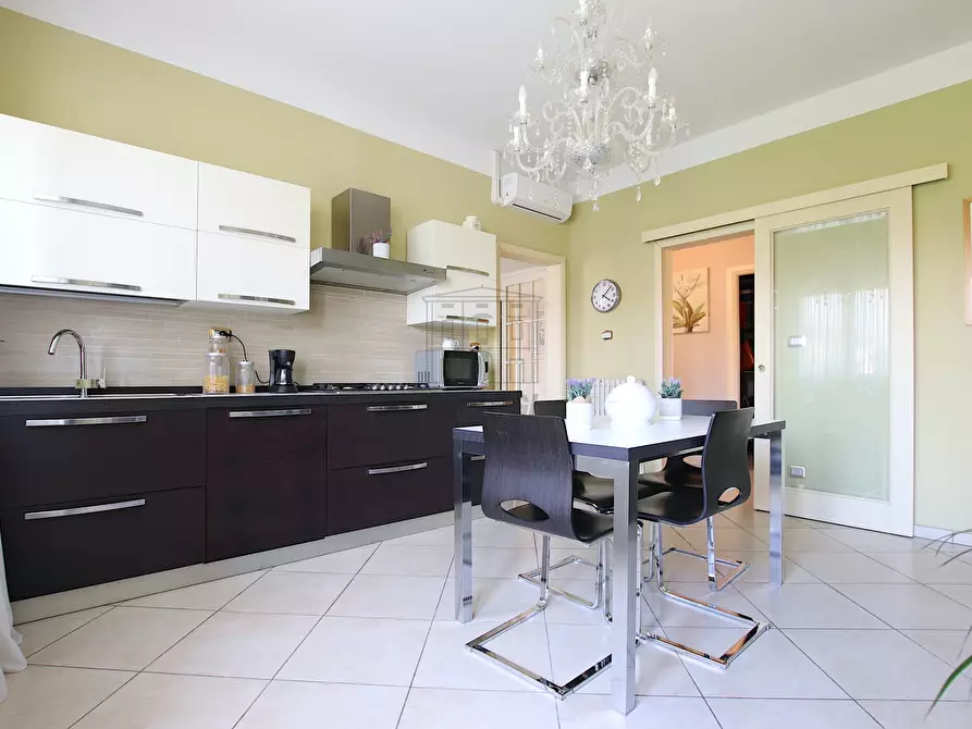 Immagine 11 di Villa in vendita  in Via del Brennero a Lucca