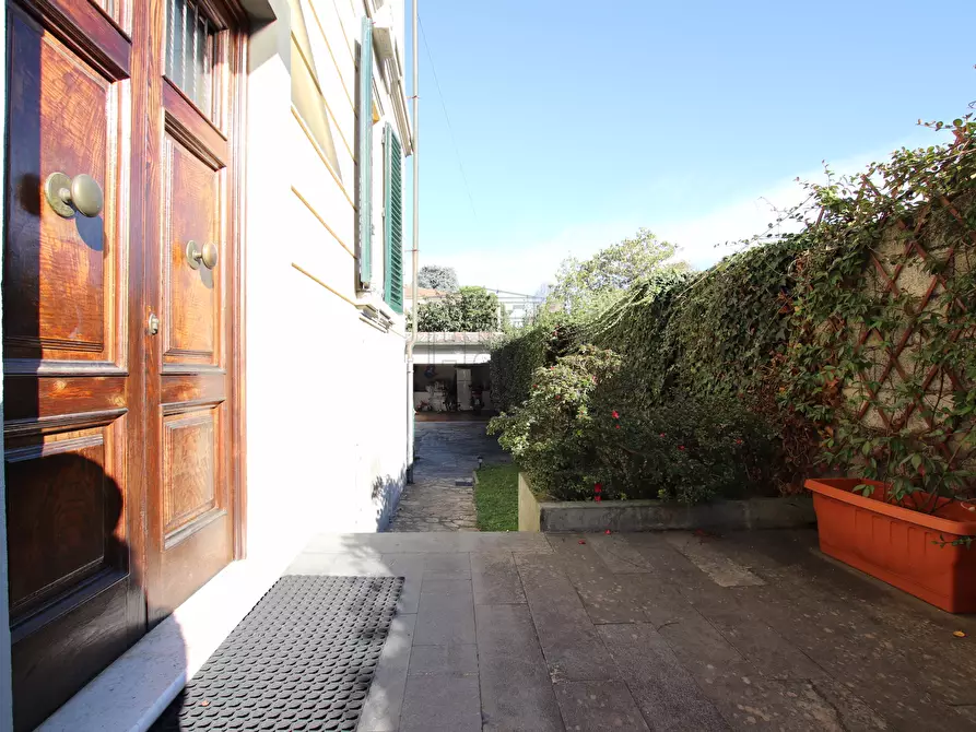 Immagine 37 di Villa in vendita  in via barsanti e matteucci a Lucca