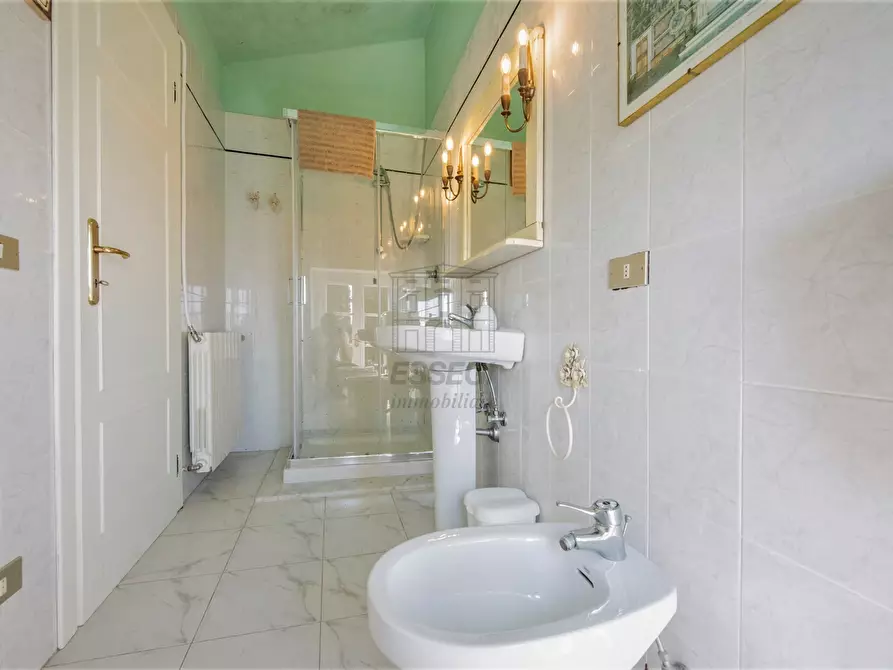 Immagine 21 di Rustico / casale in vendita  a Capannori