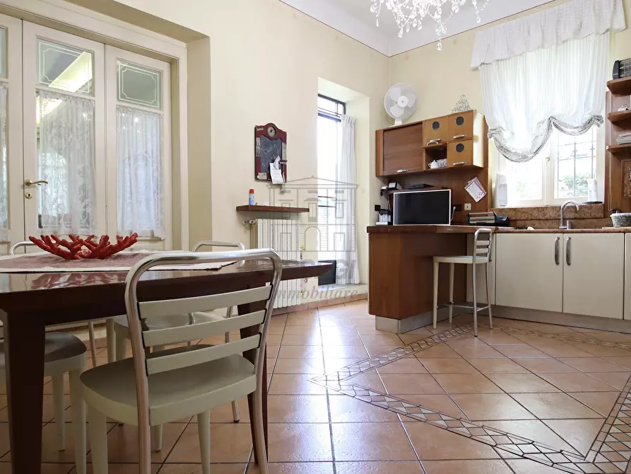 Immagine 15 di Villa in vendita  in Viale Pacini 35 a Lucca