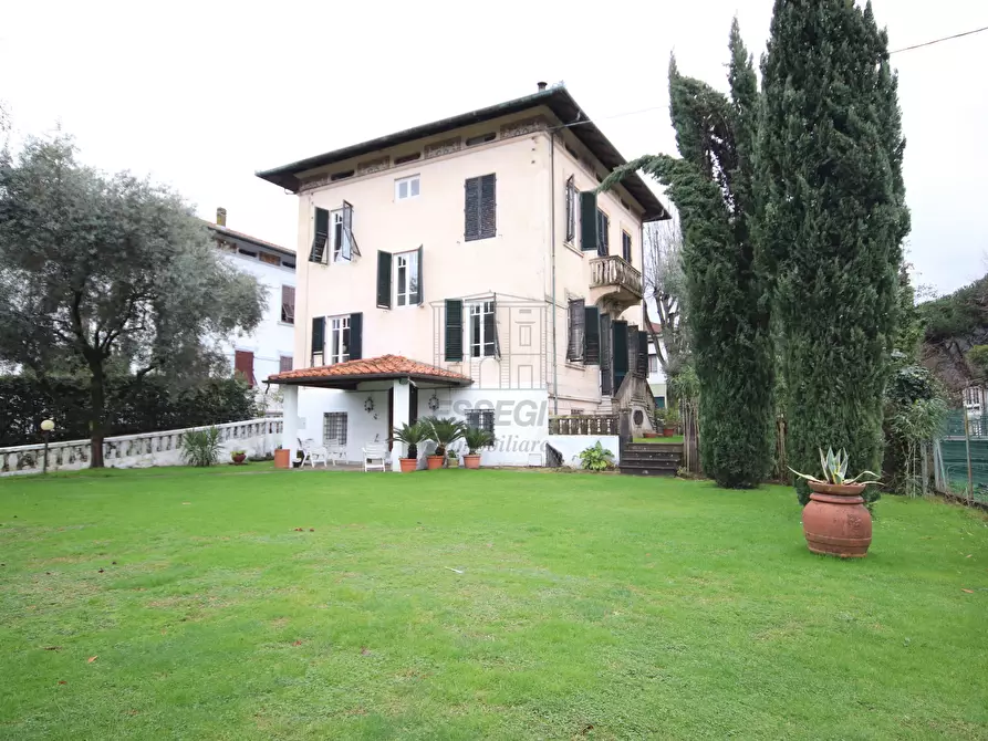 Immagine 10 di Villa in vendita  in Via Ludovica 56 a Lucca