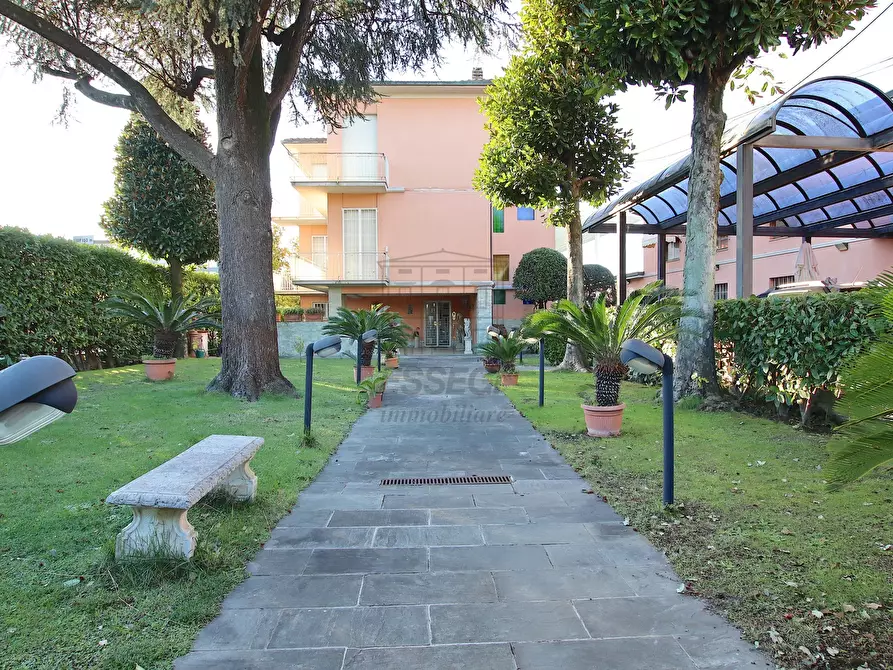 Immagine 2 di Villa in vendita  in Via Teresa Bandettini a Lucca