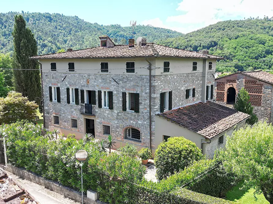 Immagine 1 di Villa in vendita  in San Martino in Freddana a Lucca