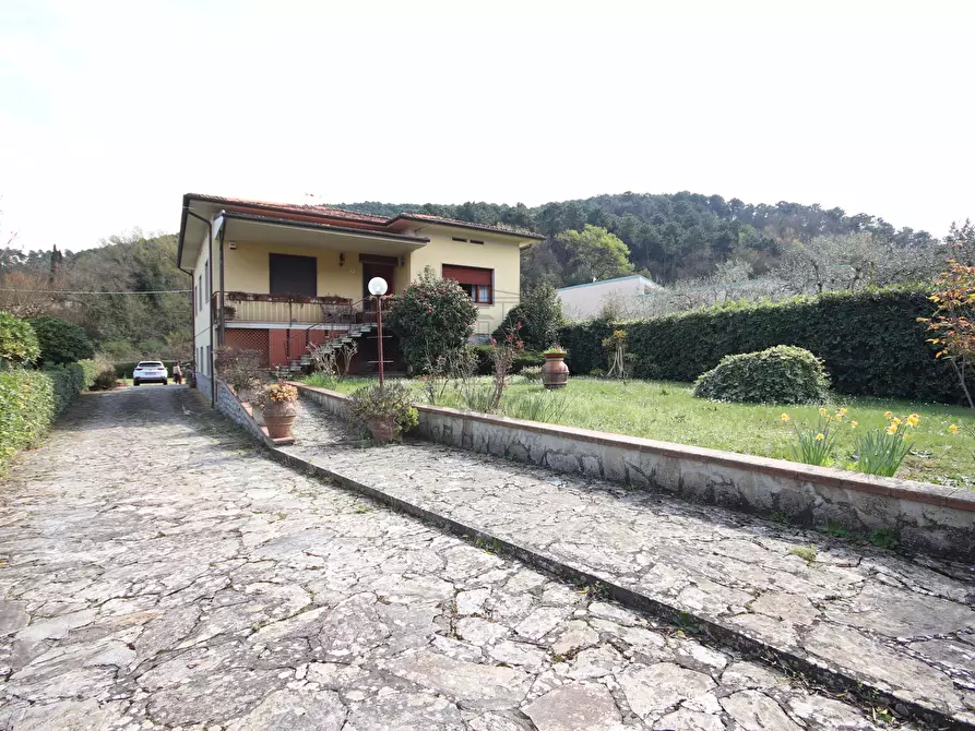 Immagine 2 di Villa in vendita  in Via Capo di Vico 3A a Lucca