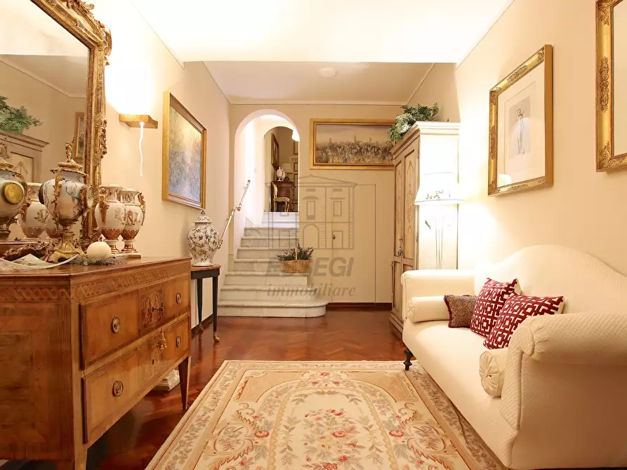 Immagine 1 di Appartamento in vendita  in Piazza San Michele 10 a Lucca