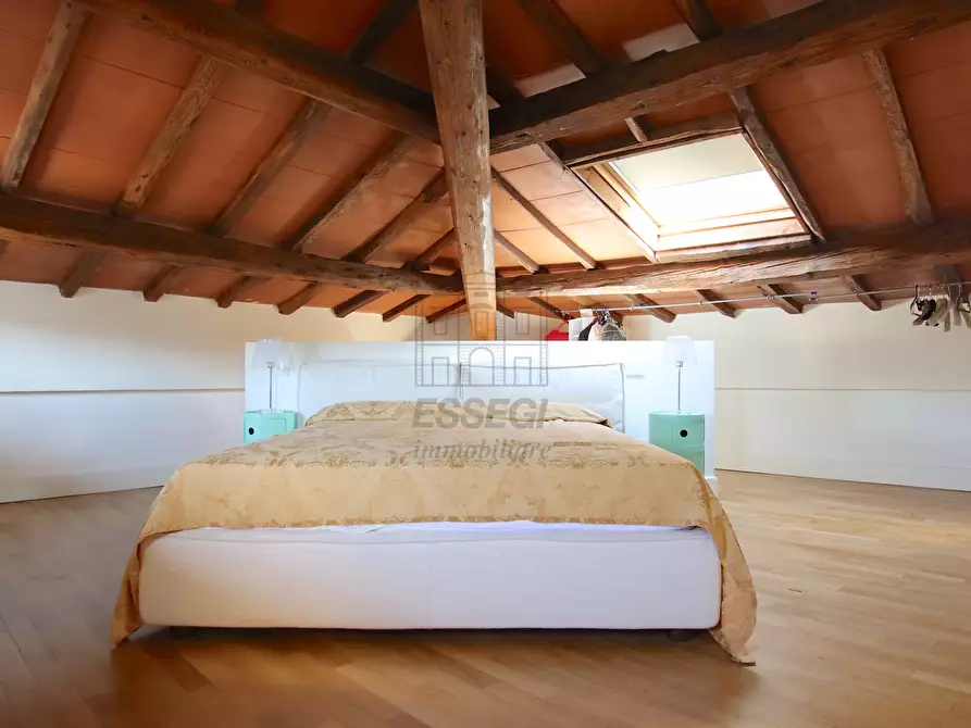 Immagine 26 di Appartamento in vendita  in Via del Portico 13 a Lucca