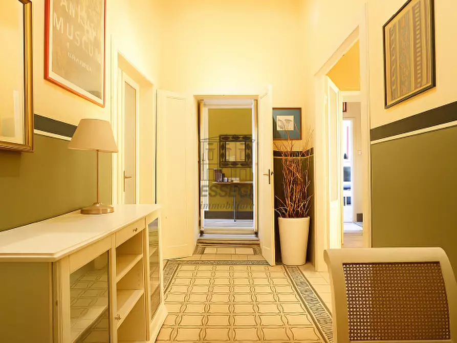 Immagine 2 di Appartamento in vendita  in Piazza San Michele 5 a Lucca