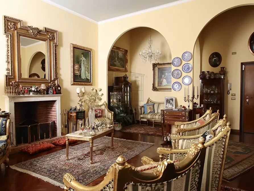 Immagine 7 di Appartamento in vendita  in VIa Fillungo a Lucca