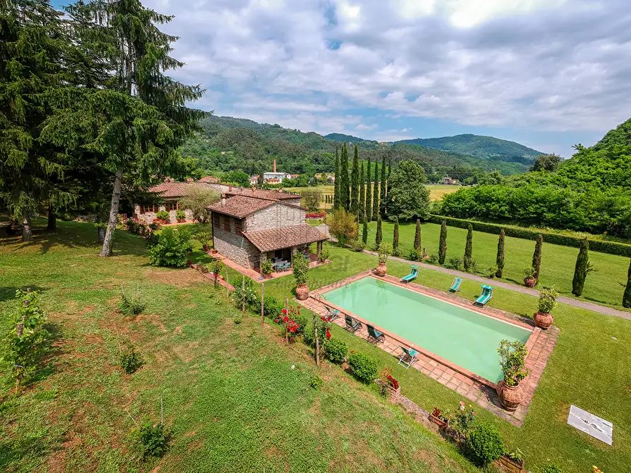 Immagine 26 di Villa in vendita  in via del maccennere a Lucca