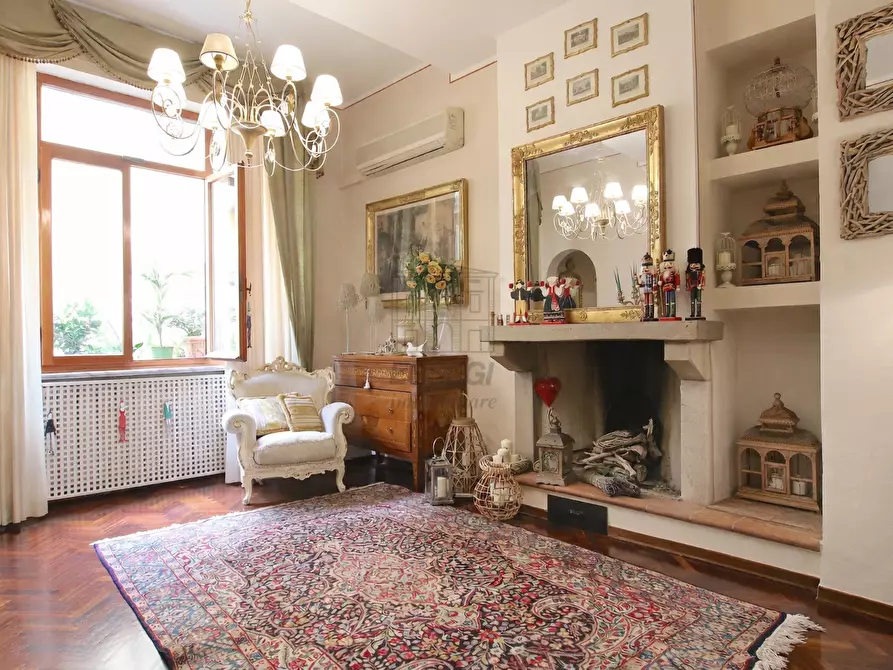 Immagine 2 di Appartamento in vendita  in Piazza San Michele 10 a Lucca