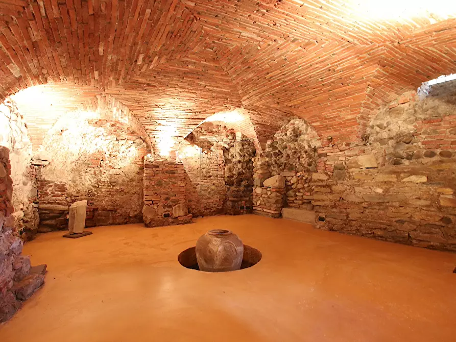 Immagine 4 di Locale commerciale in vendita  in Via Mordini a Lucca