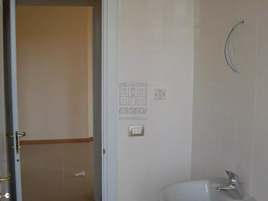 Immagine 6 di Ufficio in affitto  in traversa IV 276 a Lucca