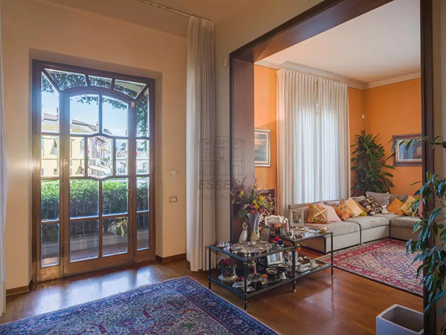Immagine 2 di Villa in vendita  in Via Castruccio Buonamici a Lucca