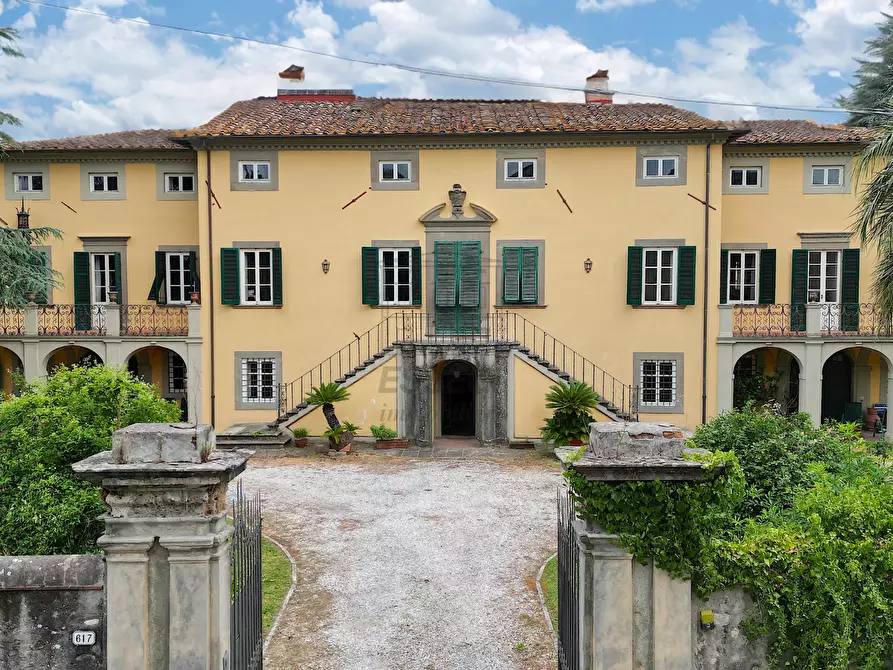 Immagine 2 di Villa in vendita  in Via dei Gambarini a Lucca