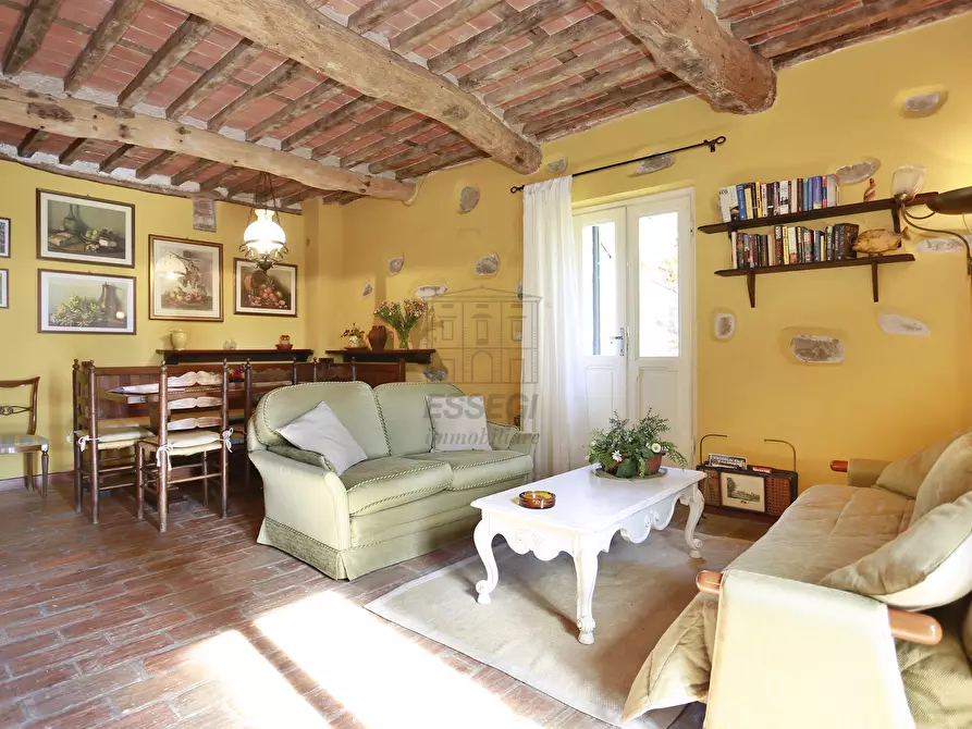Immagine 27 di Rustico / casale in vendita  a Capannori