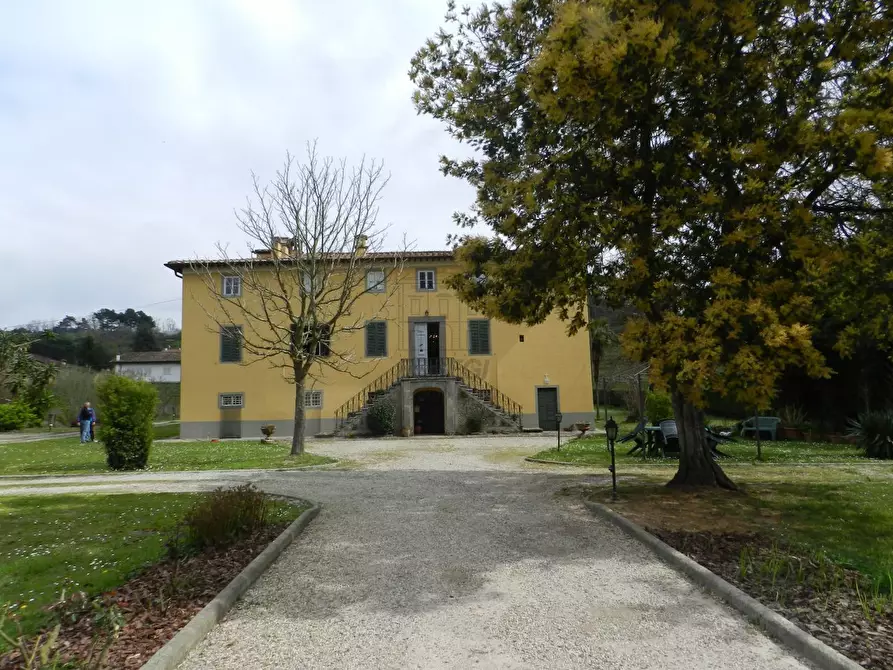 Immagine 1 di Villa in vendita  in Via Sarzanese 466 a Lucca