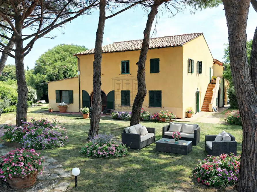 Immagine 1 di Rustico / casale in vendita  in Via Vecchia del tripesce 70 a Cecina