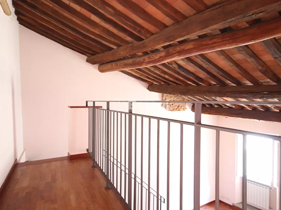 Immagine 11 di Appartamento in vendita  in Piazza Sant'Agostino 3 a Lucca