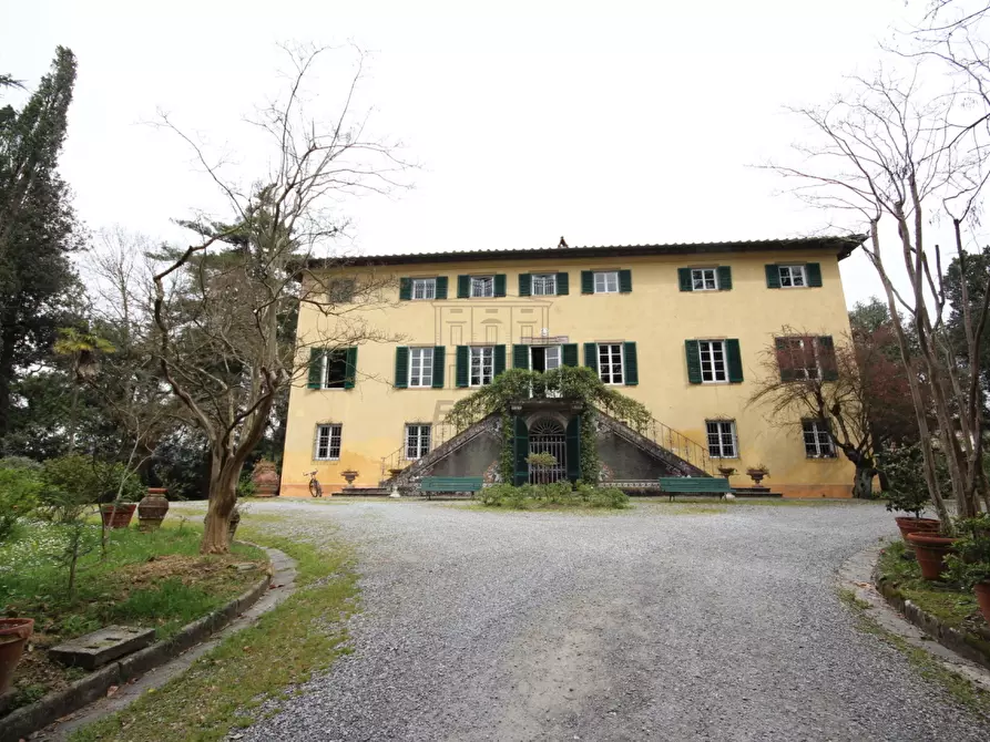 Immagine 1 di Villa in vendita  in Via del Caporale 773 a Lucca