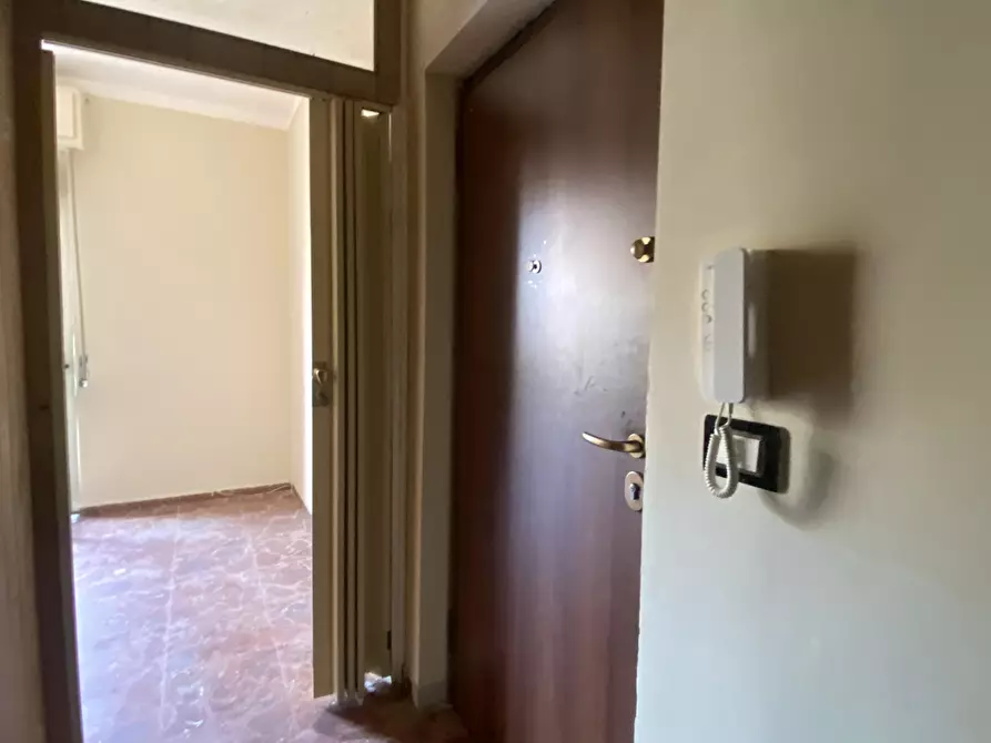 Immagine 8 di Bilocale in affitto  in Case Popolari Via Saracinello 7-15 a Reggio Di Calabria
