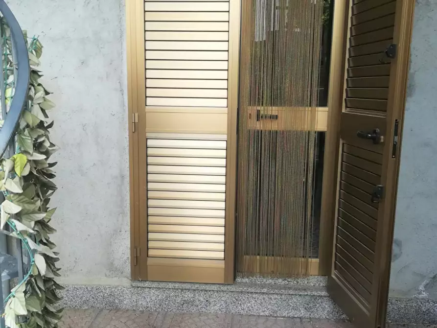 Immagine 16 di Trilocale in affitto  a Bova Marina